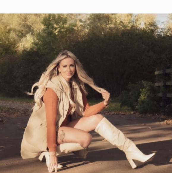 ZARA Leather Knee high boots in Bone. Size 6 - Picture 6 of 16